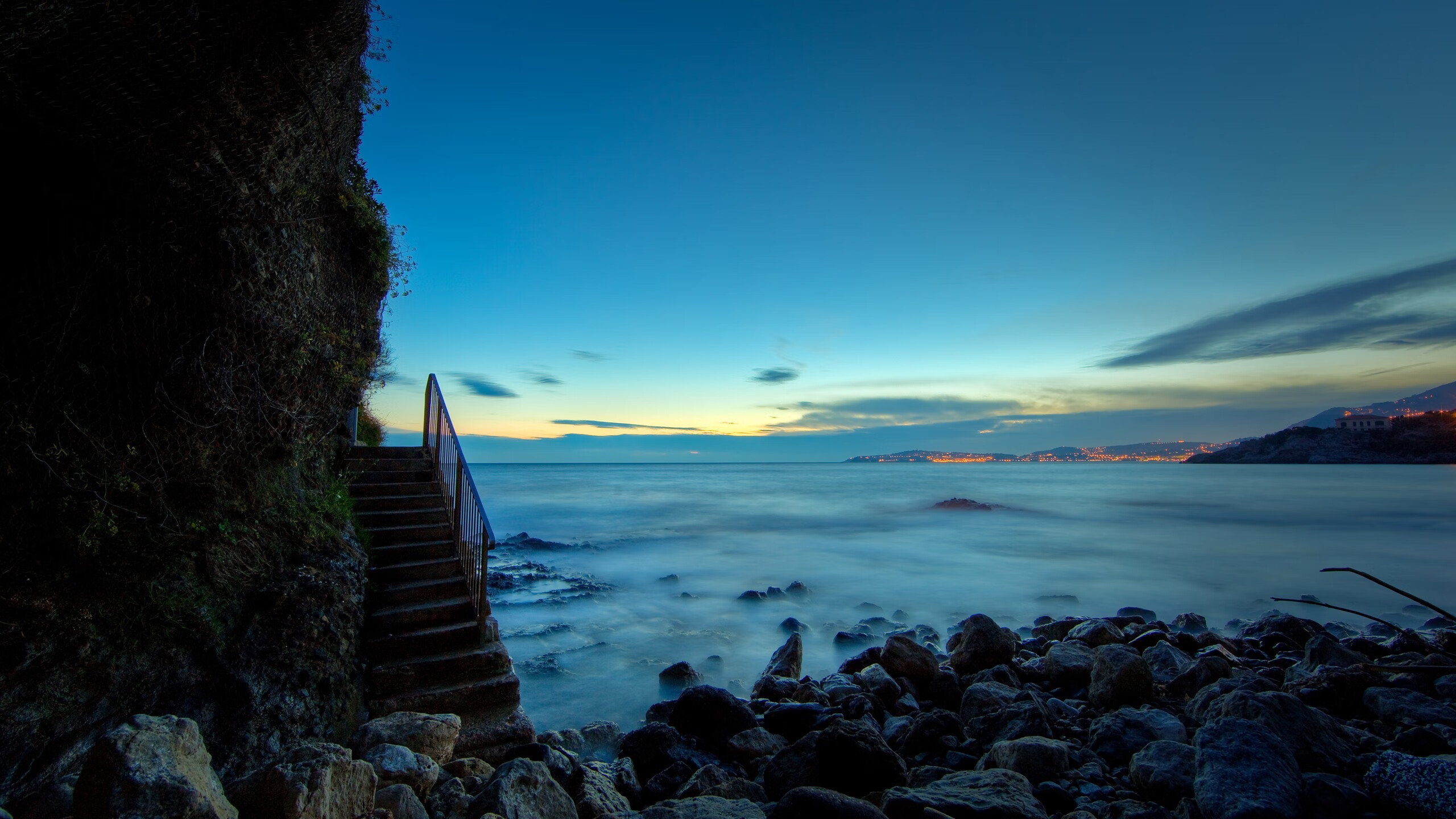 山东鲁能队伍在比赛中表现出近乎完美的配合，山东鲁能队标