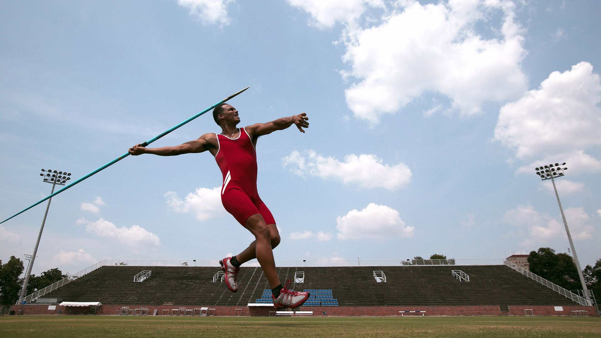 奥尔韦拉决赛亮点频现引发热议，奥尔维拉