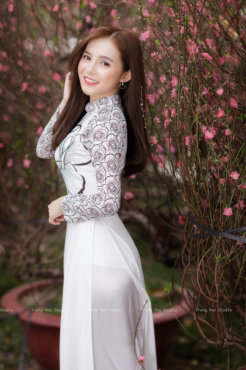 kaiyun体育app-比赛结束后球员自发感谢远征球迷现场气氛感人至深，比赛后的致谢语